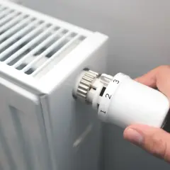 Kiedy włączą ogrzewanie w bloku? Twoje prawa i wpływ na ciepło