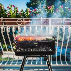 Grill w ogródku bloku? Poznaj przepisy i uniknij mandatu do 500 zł