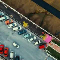 Wynajem parkingu w Warszawie: Ile zapłacisz i jak znaleźć okazję?