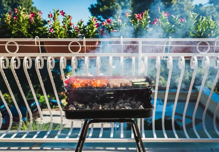 Grill w ogródku bloku? Poznaj przepisy i uniknij mandatu do 500 zł